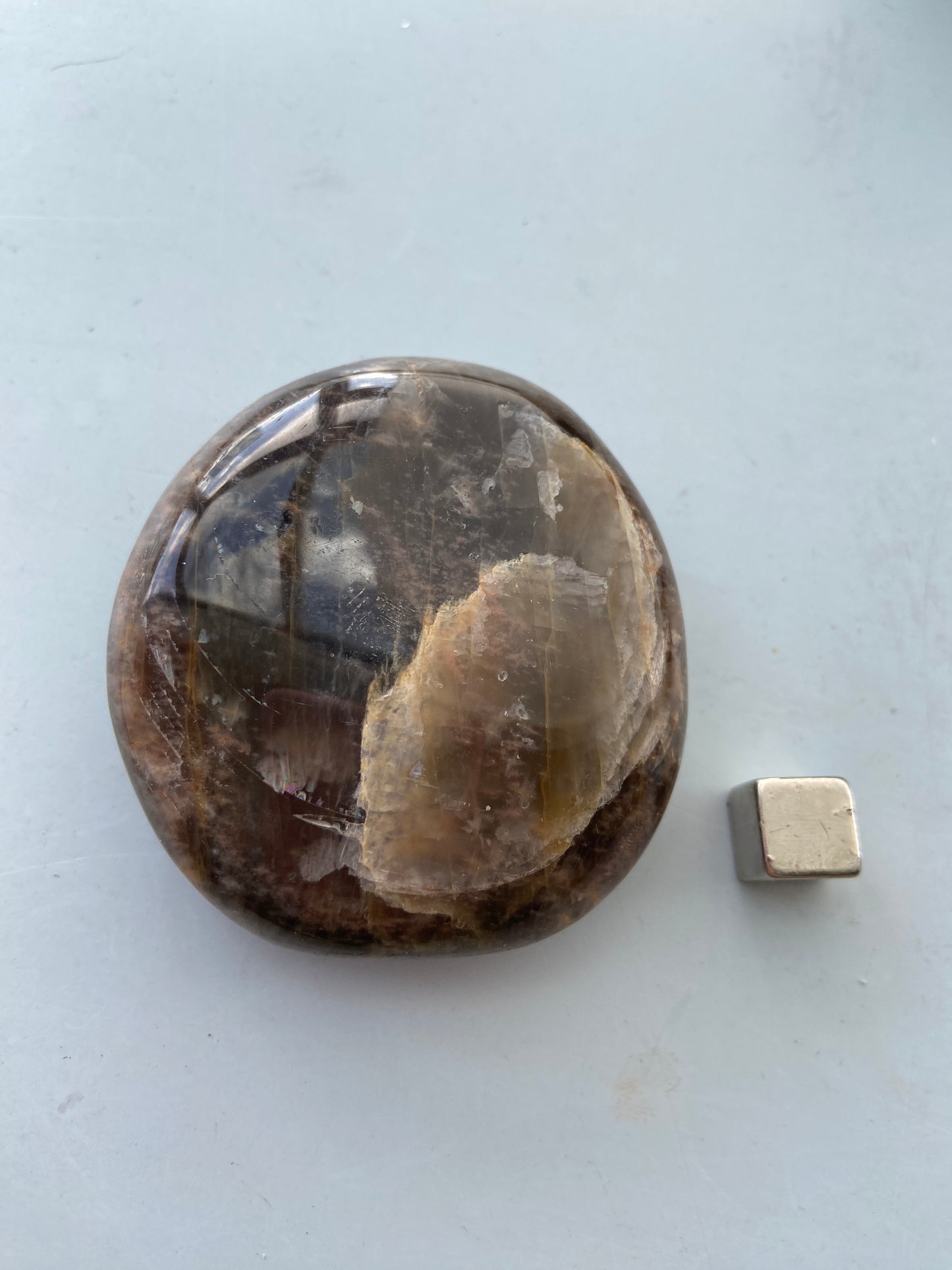 Månesten – healingsten for intuitiv indsigt og spirituel forbindelse.