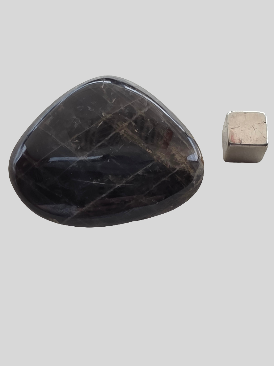 Månesten – styrker intuition og aktiverer din feminine power.