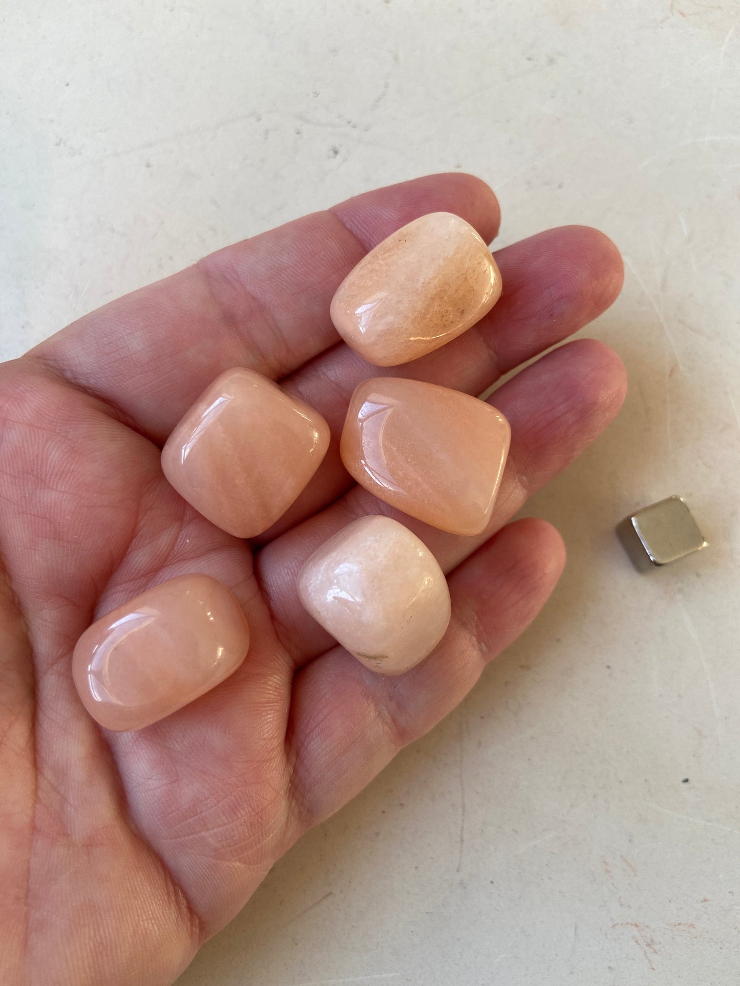 Månesten – intuitiv krystal, der styrker indre visdom og forbindelse til sjælen.