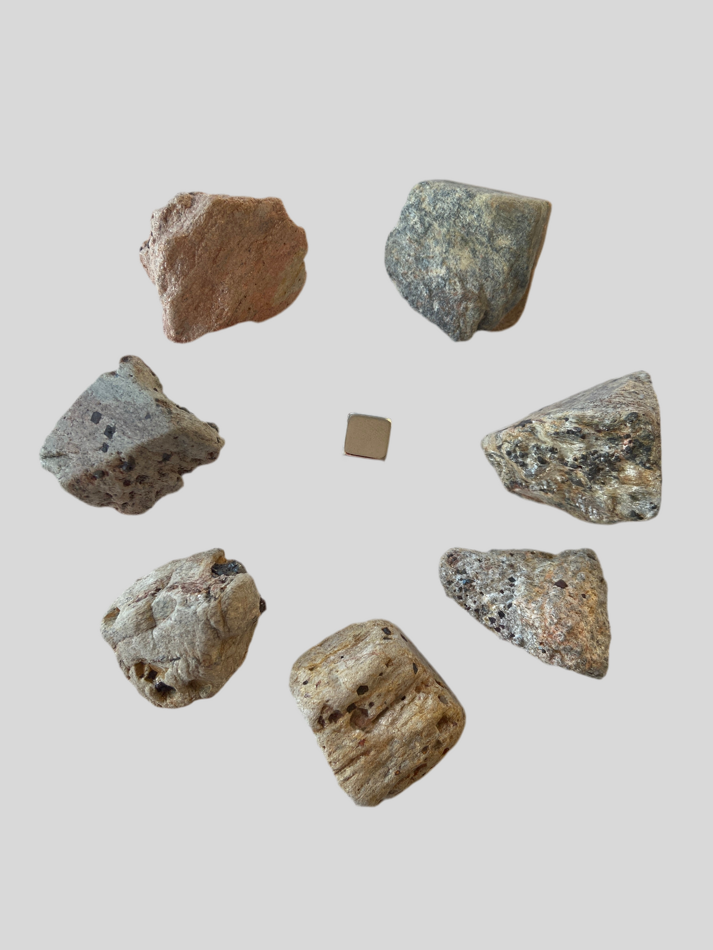 Magnetit healingsten – aktiverer rodchakraet og styrker jordforbindelsen.