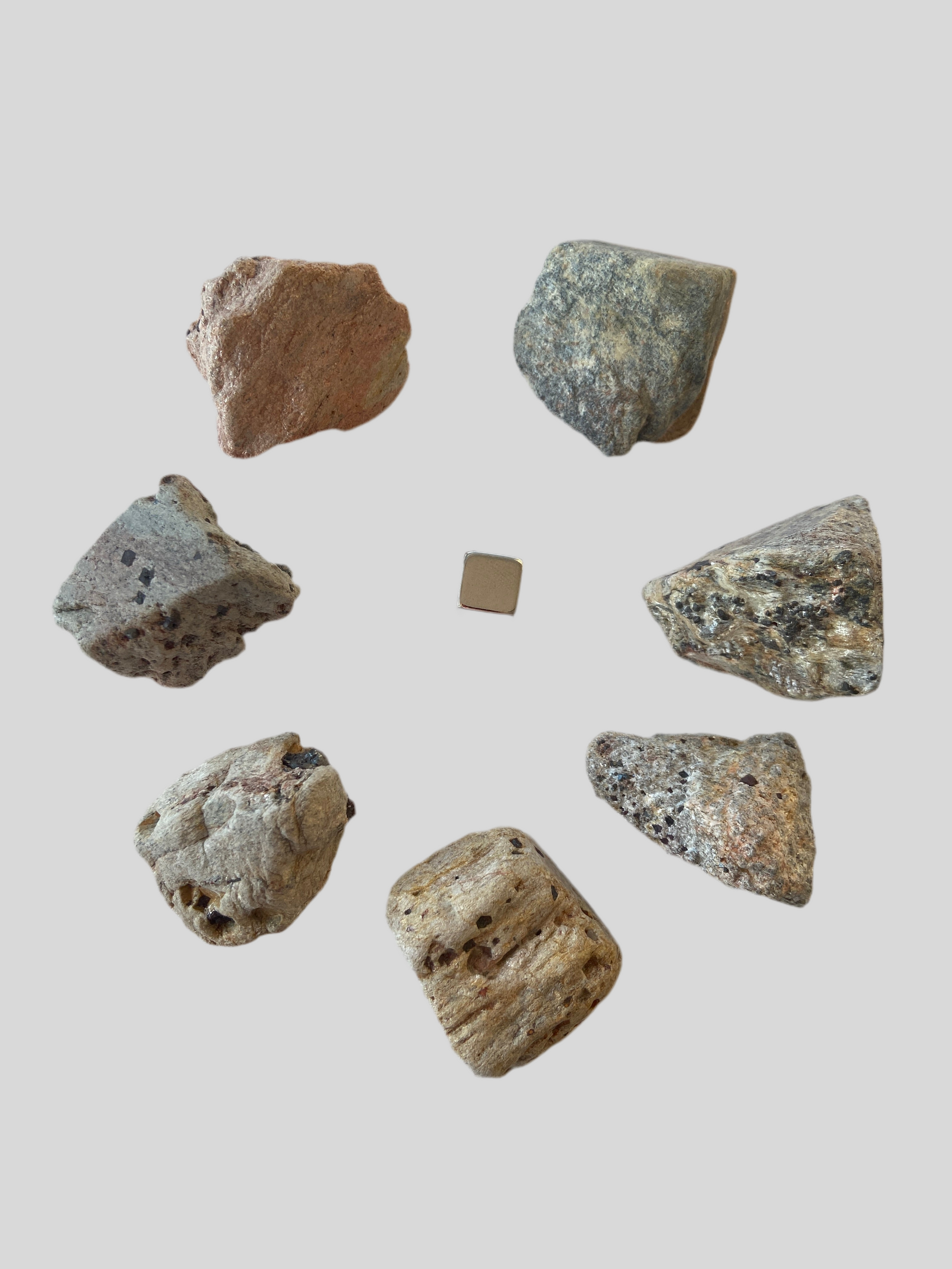 Magnetit healingsten – aktiverer rodchakraet og styrker jordforbindelsen.