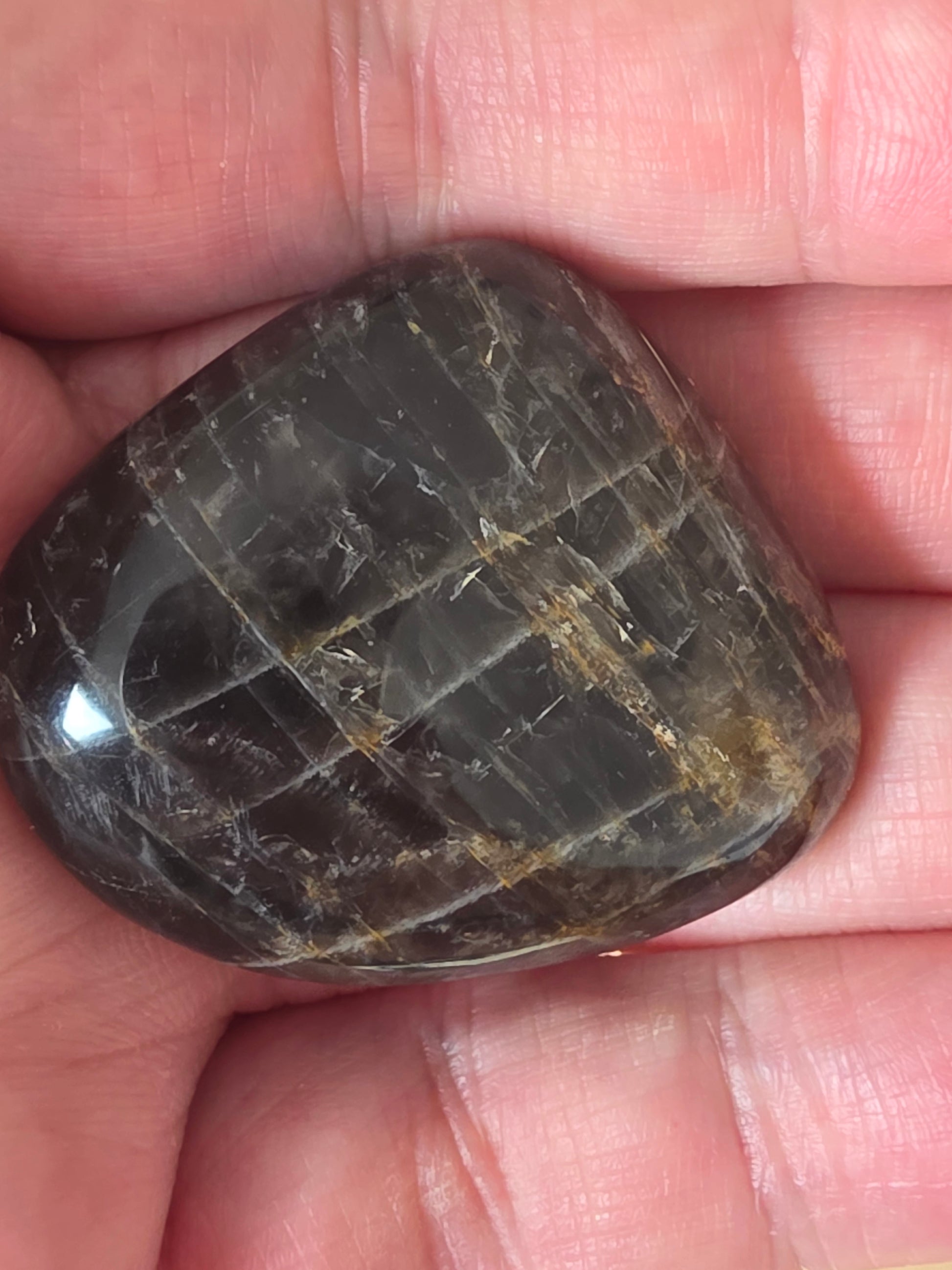 Moonstone – skaber følelsesmæssig balance og vækker dit indre lys.