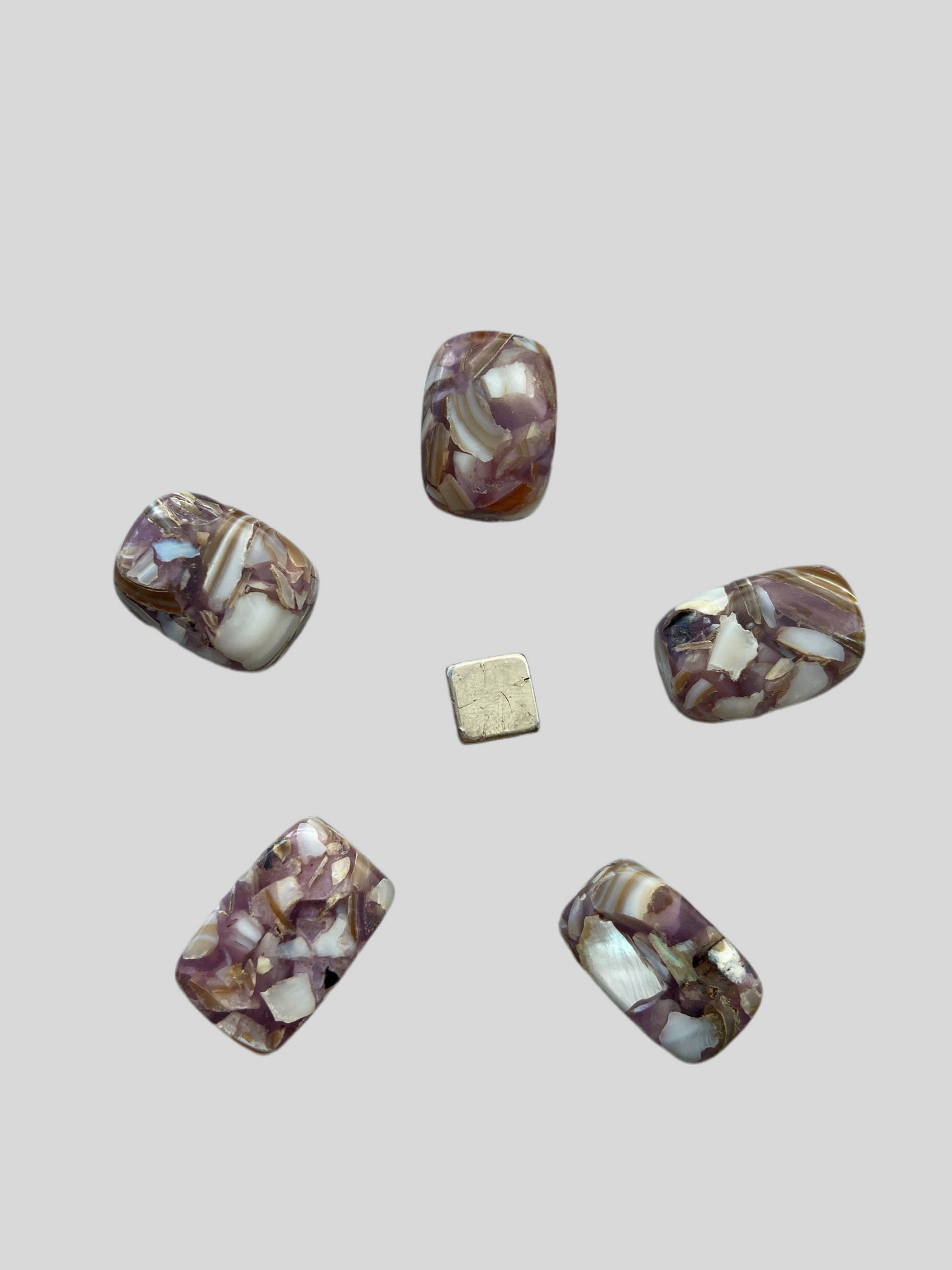 Mother of Pearl i resin – fremmer følelsesmæssig healing og balance.