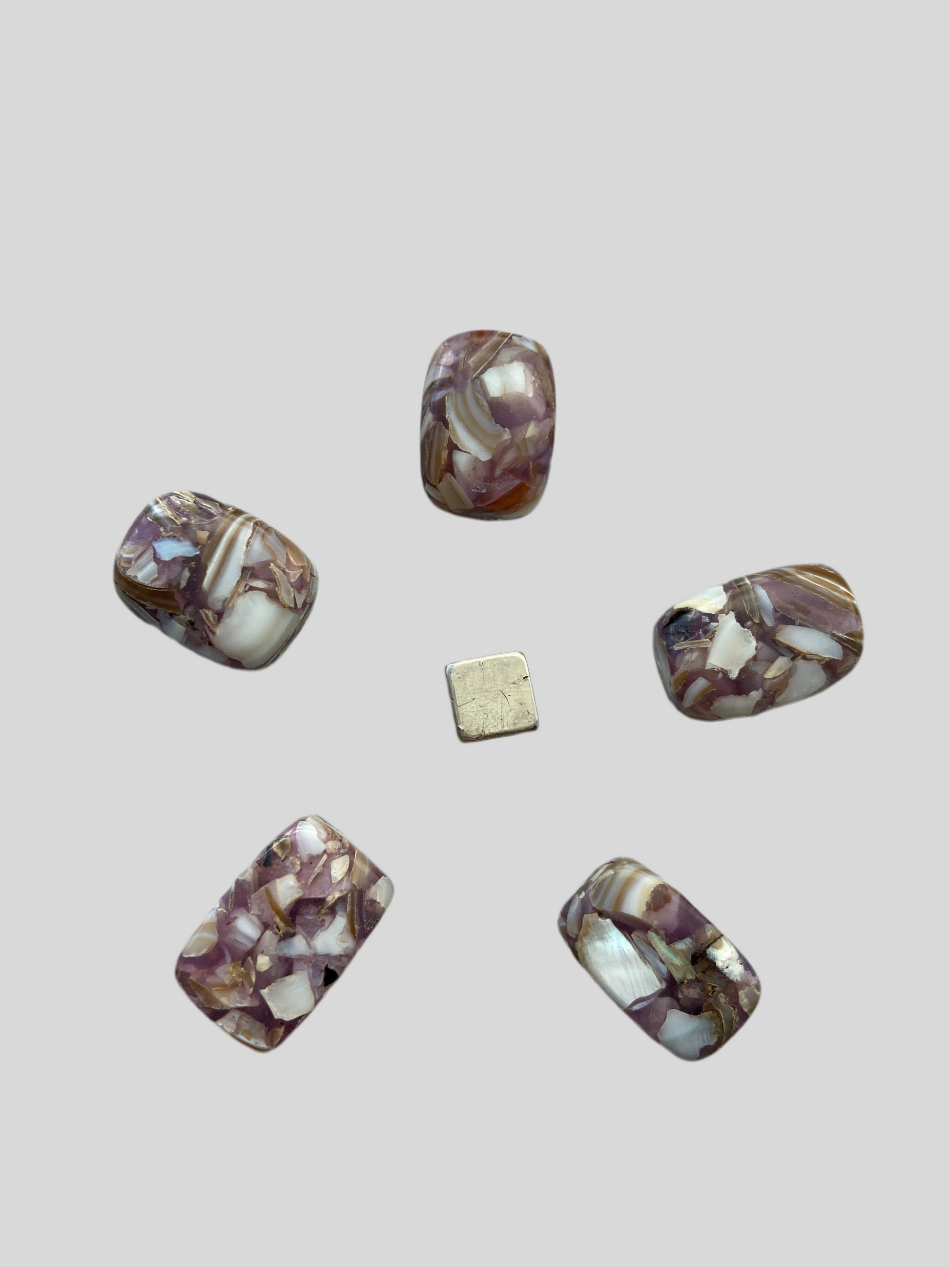 Mother of Pearl i resin – fremmer følelsesmæssig healing og balance.