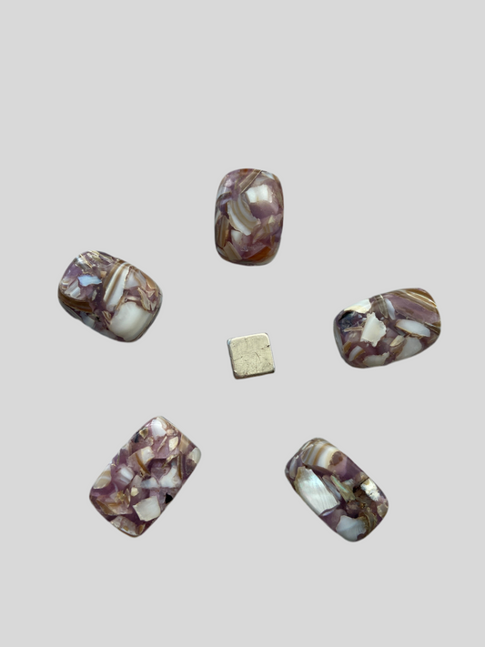Mother of Pearl i resin – fremmer følelsesmæssig healing og balance.