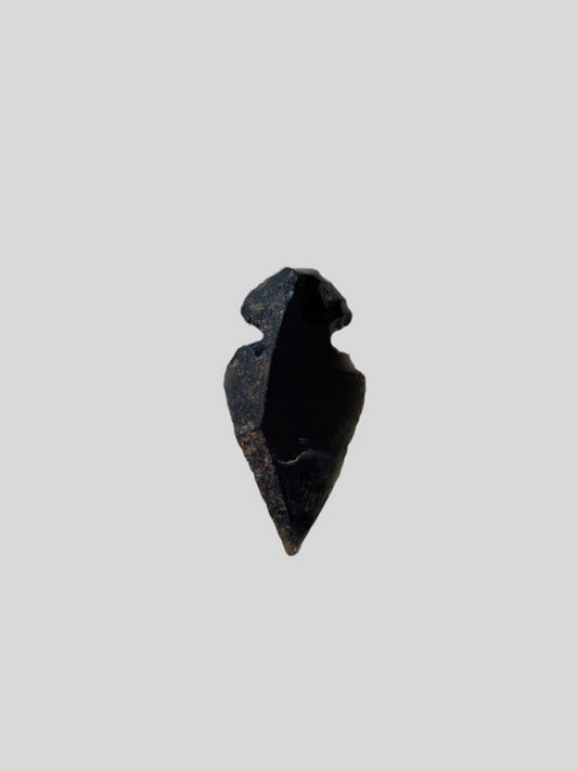 Grounding krystal obsidian der forbinder til din indre kerne.