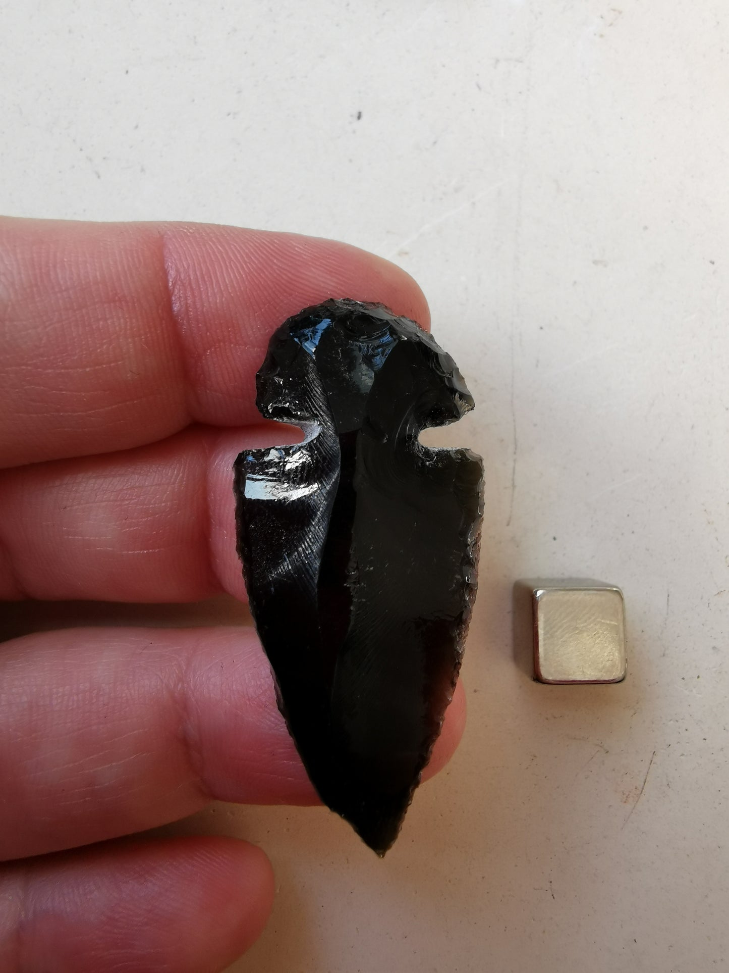 Sort obsidian velegnet til energi- og healingarbejde.