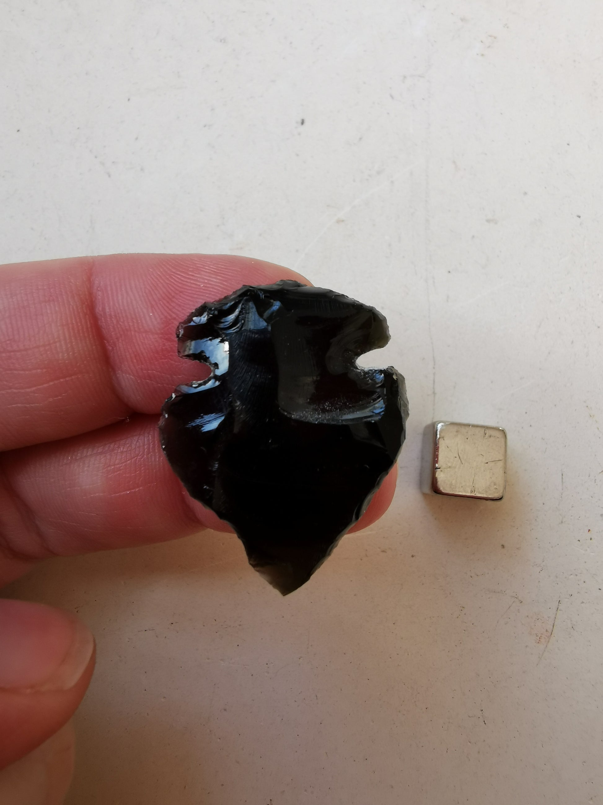 Grounding sten der styrker forbindelsen til rodchakraet.