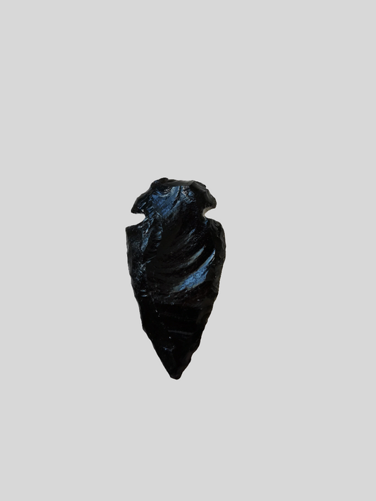 Obsidian sort der støtter kontakt med spirituelle hjælpere.