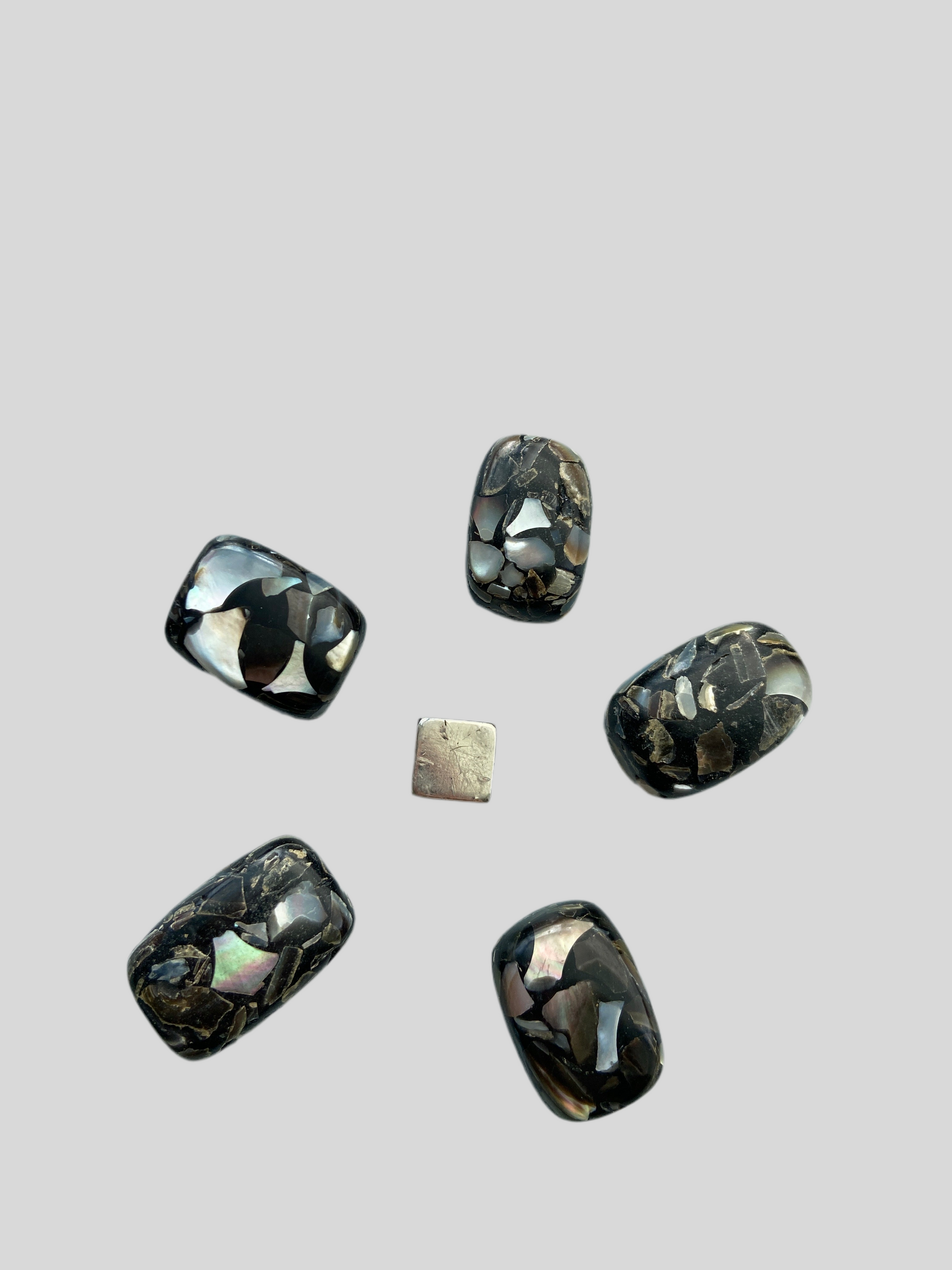 Perlemor-resin – dæmper stress og giver følelsesmæssig ro og stabilitet.