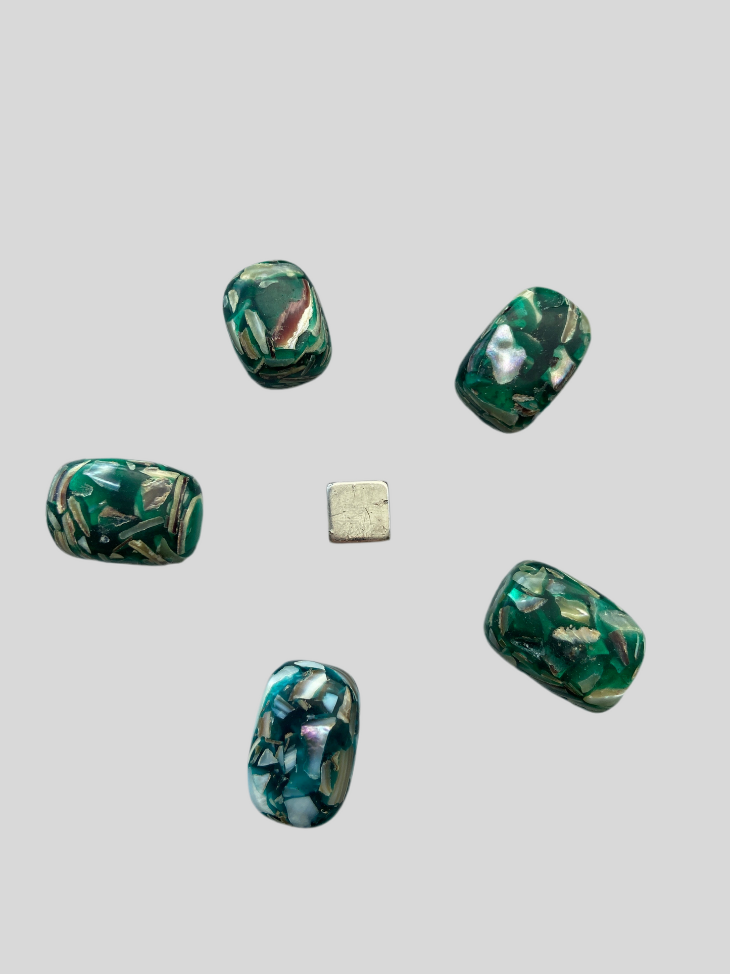 Perlemor-resin – beskytter mod negativ energi og styrker intuition.