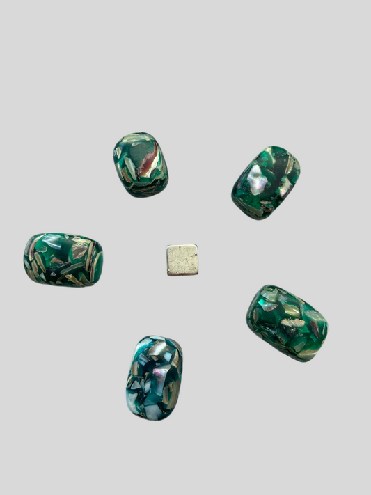Perlemor-resin – beskytter mod negativ energi og styrker intuition.