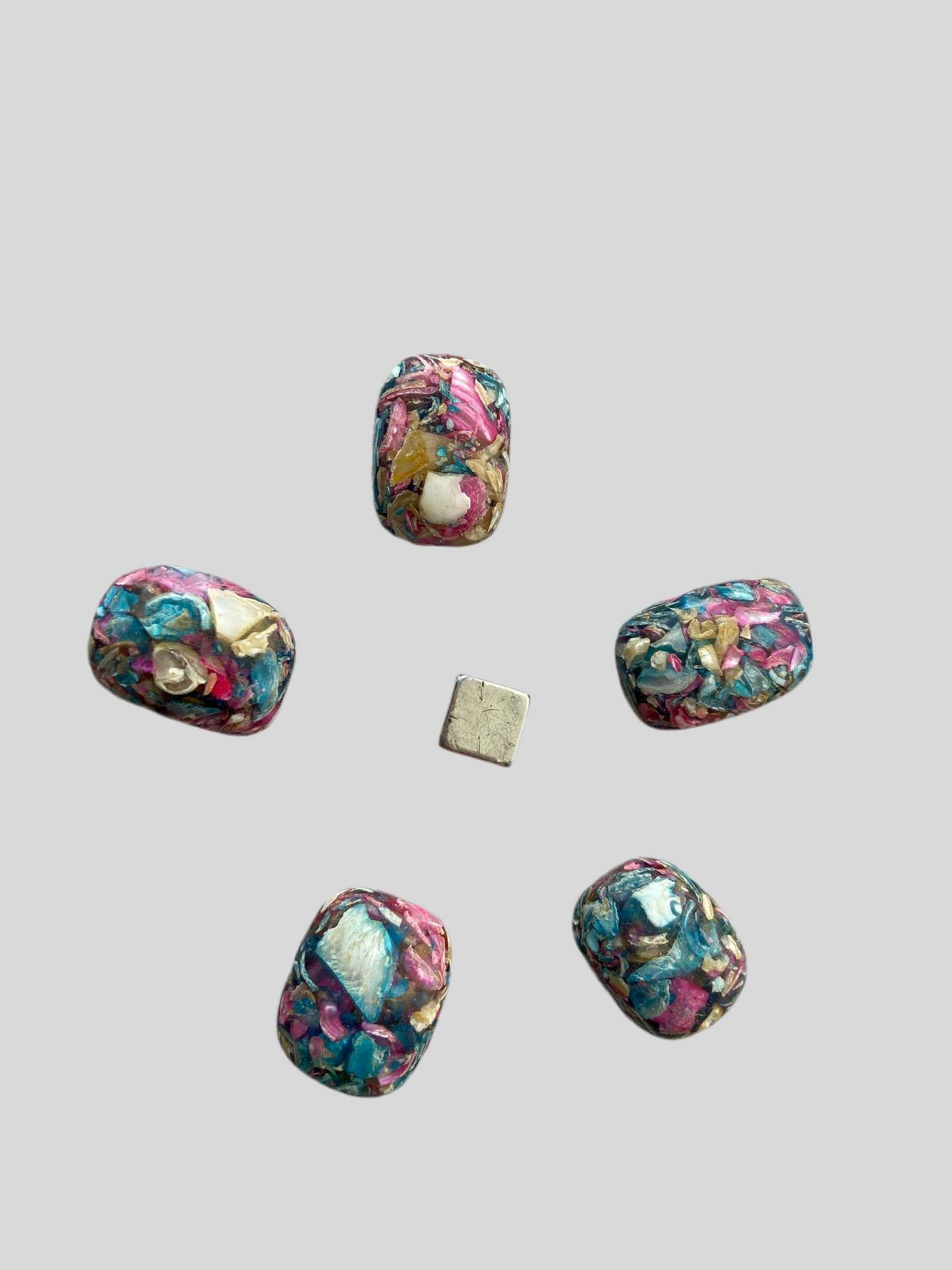 Perlemor i resin – åbner for indre vejledning og klarere beslutninger.