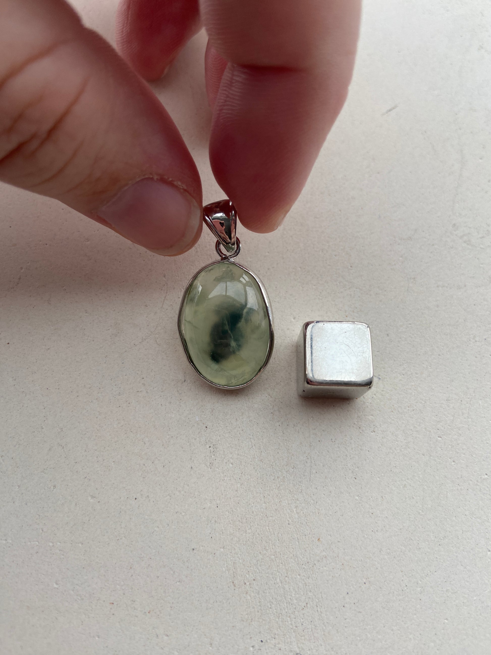 Prehnite – giver visioner og kontakt til spirituelle vejledere.