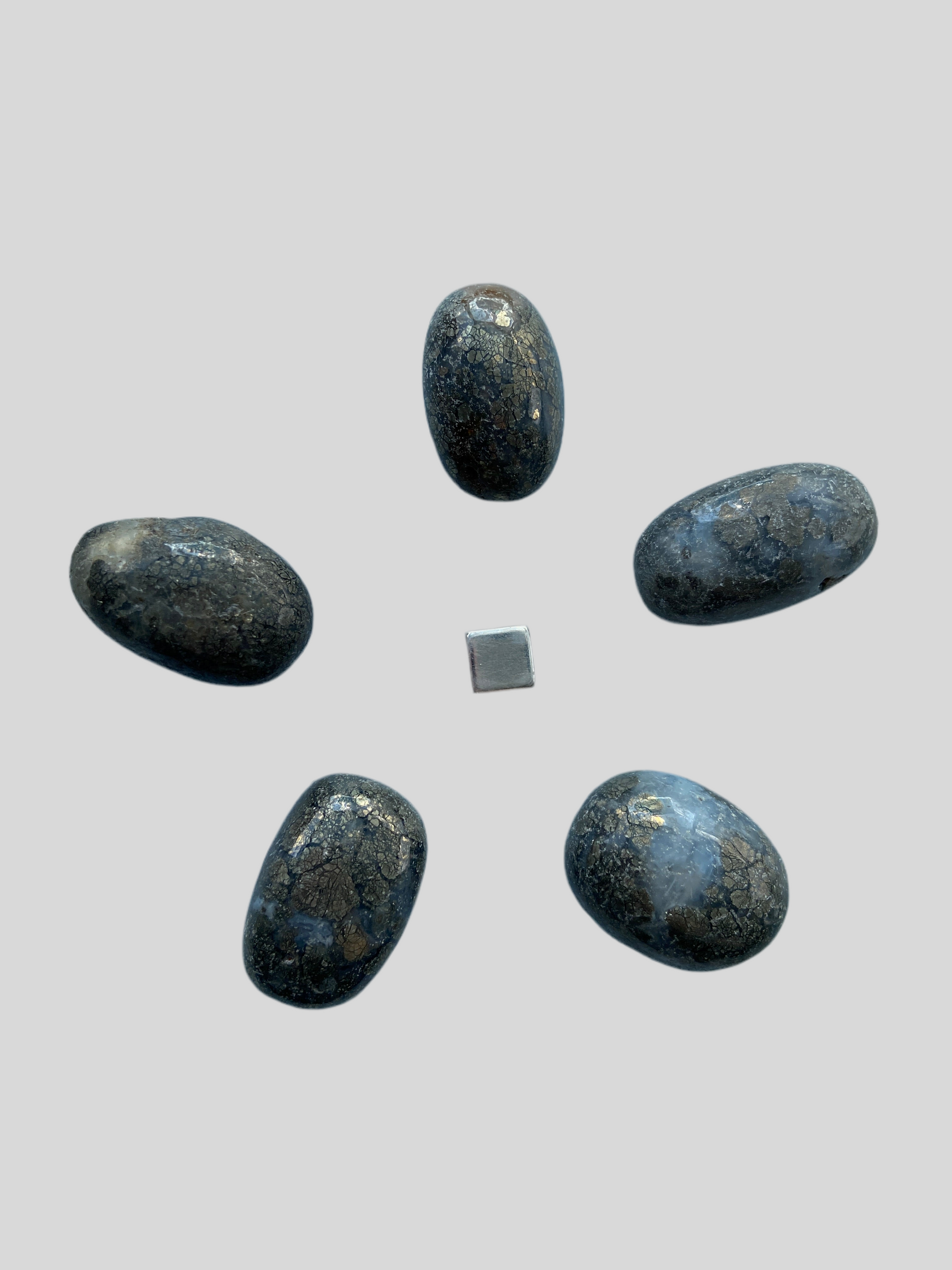 Pyrit Kvarts – kraftfuld krystal til manifestation, overflod og energiforstærkning.