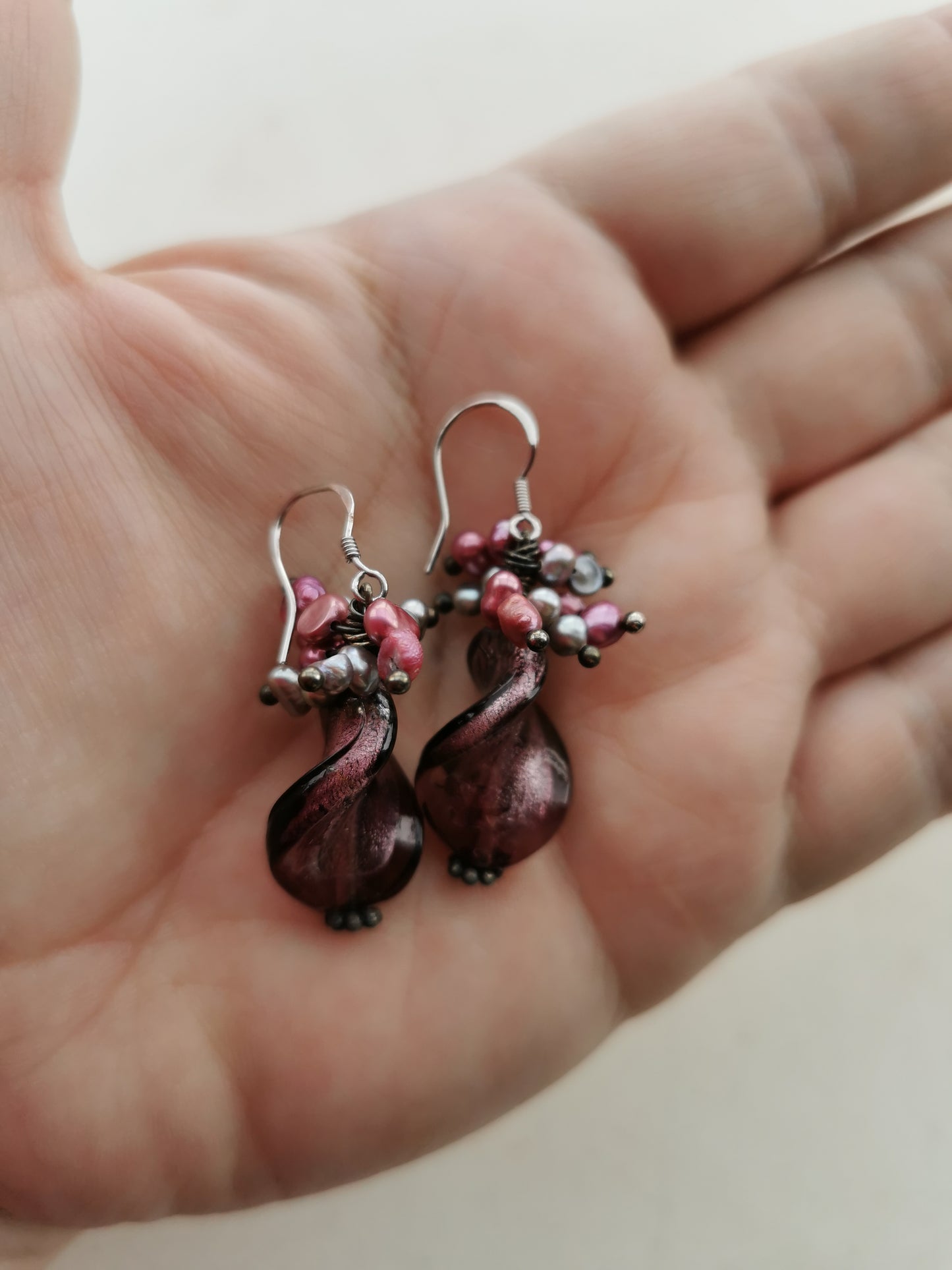 Farverig halskæde 40 cm med øreringe