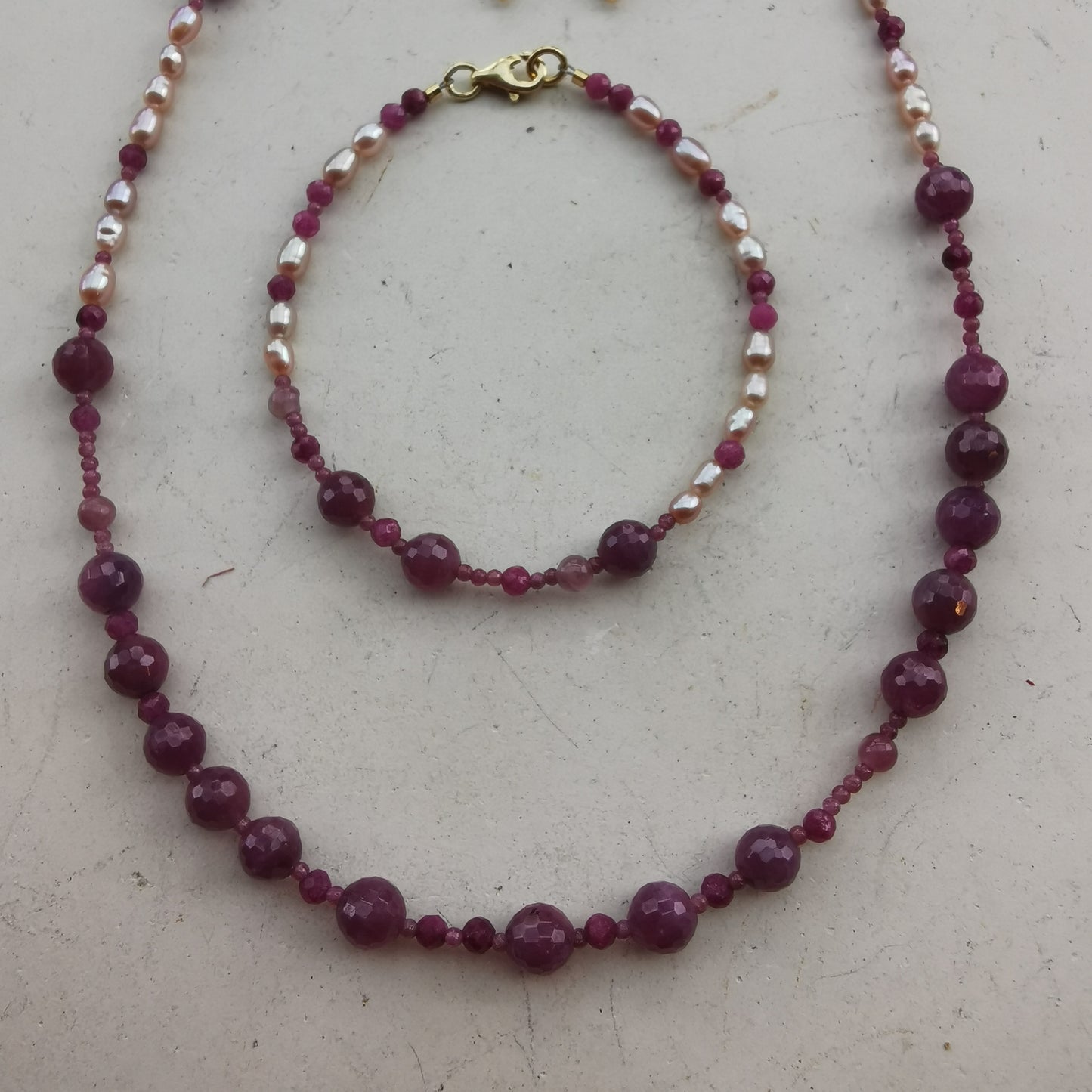 Smykkesæt m/halskæde, armbånd og øreringe