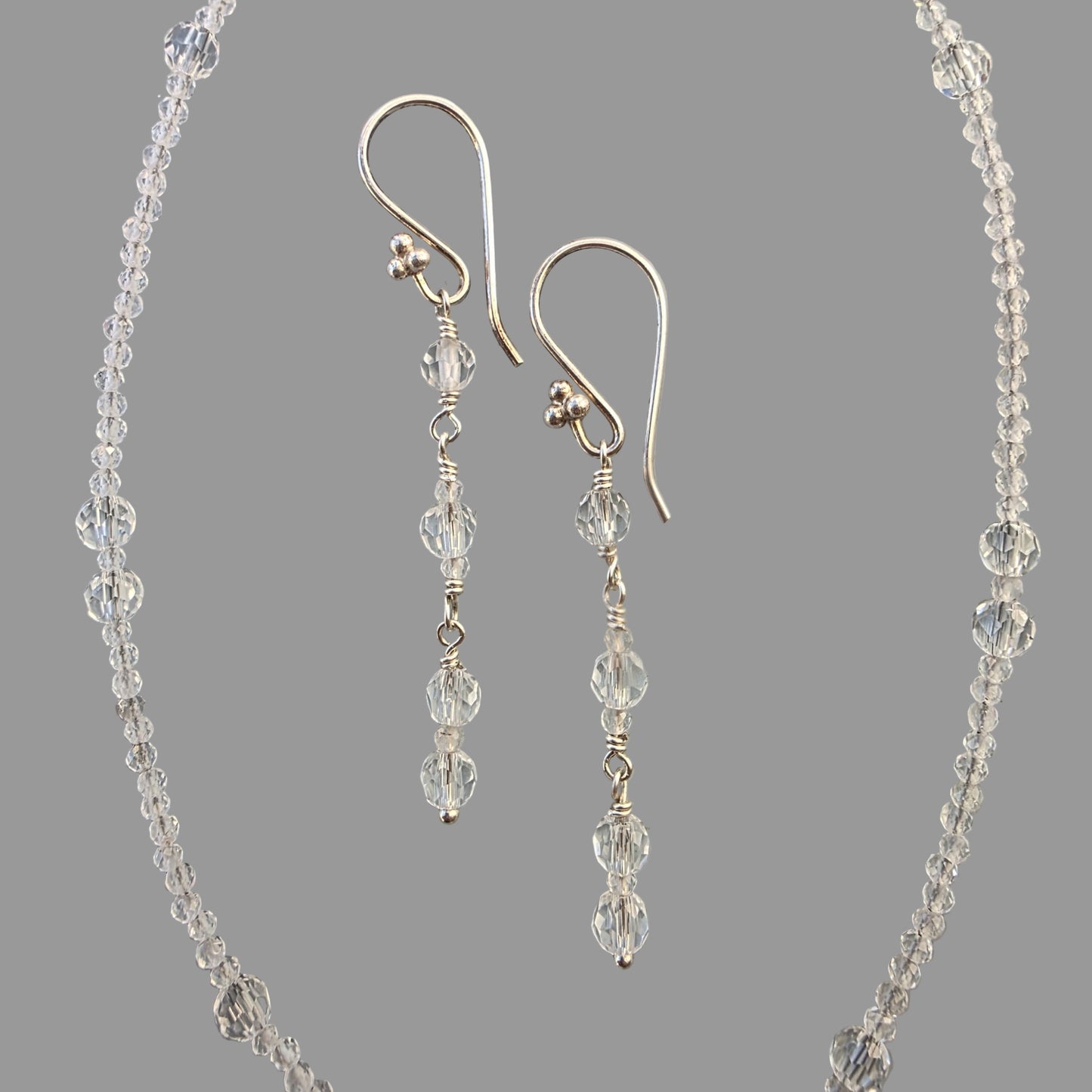 Smykkesæt m/halskæde og øreringe