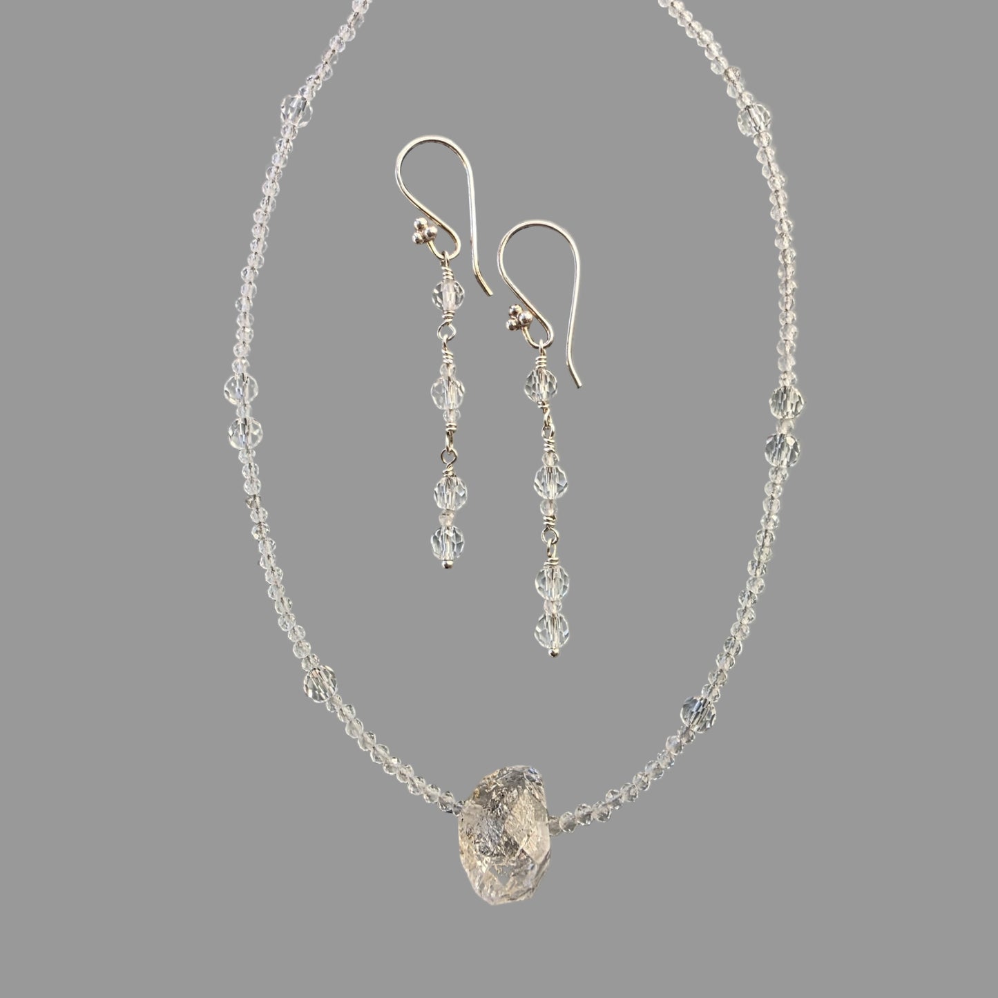 Smykkesæt m/halskæde og øreringe