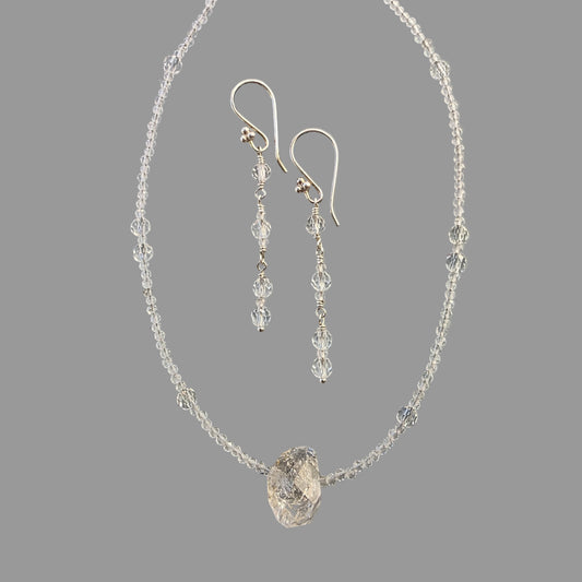 Smykkesæt m/halskæde og øreringe