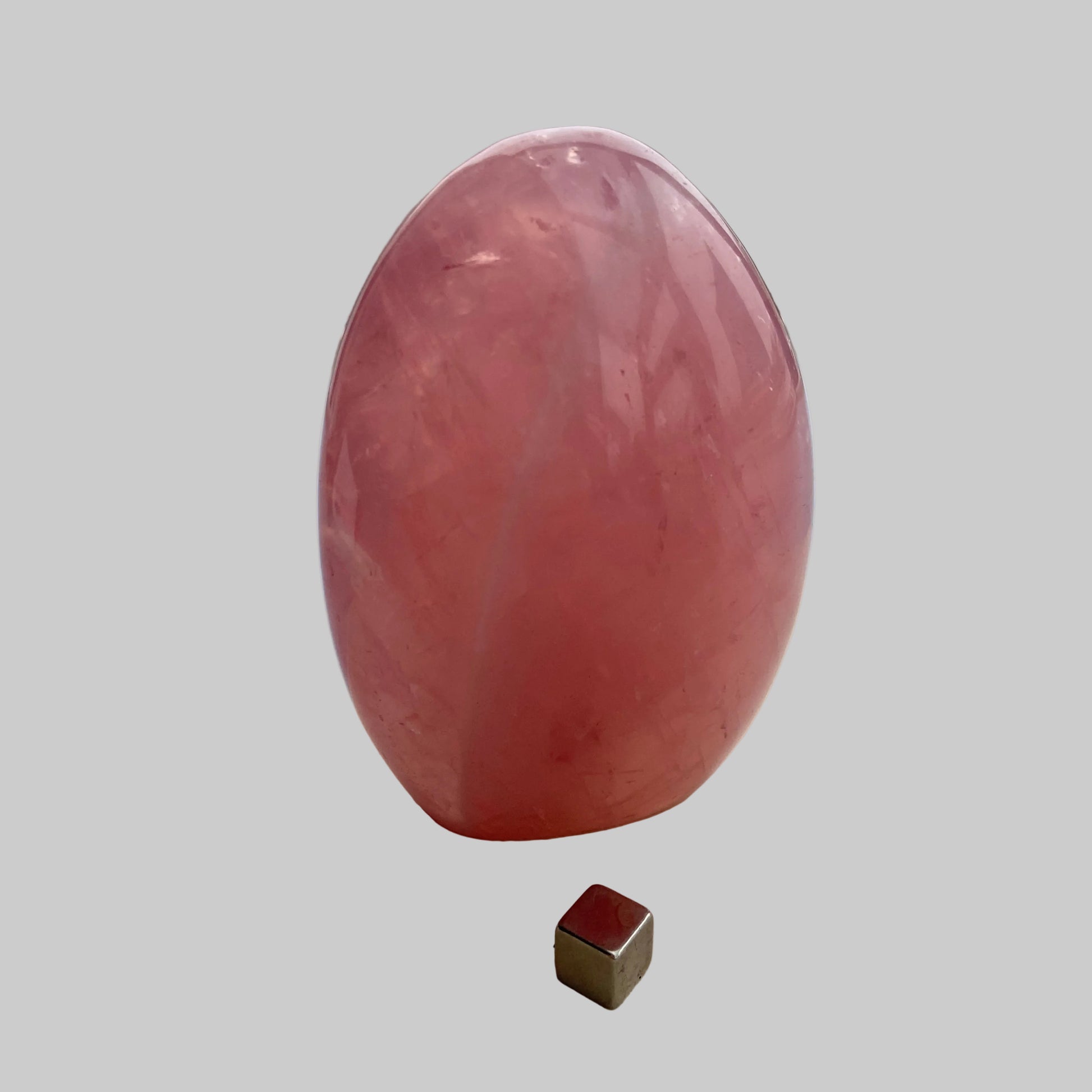 Rosakvarts freeform der støtter accept og følelsesmæssig balance.