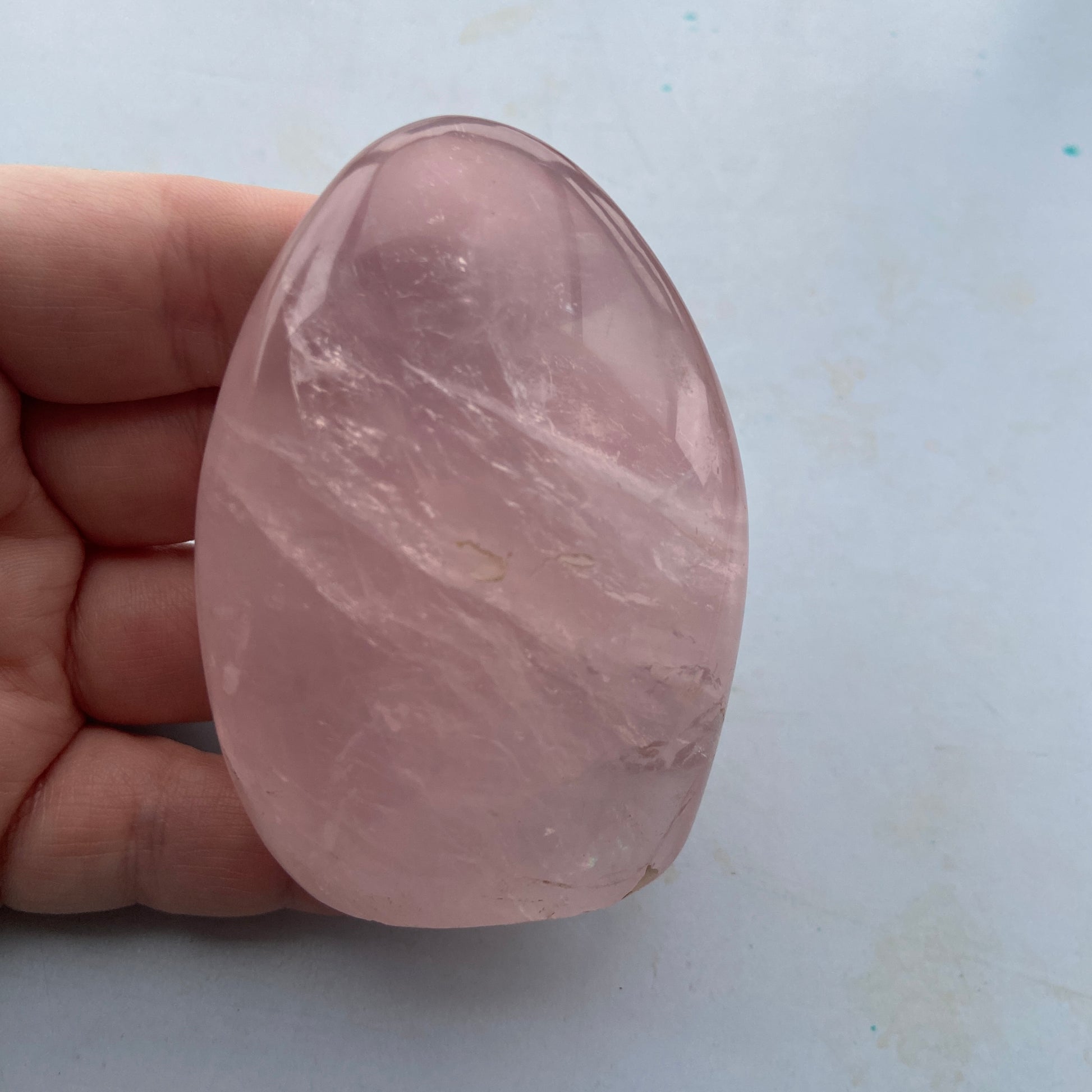 Rosakvarts freeform med ubetinget kærlighed og varme.