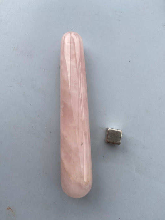 Rosakvarts krystal der skaber indre ro og tryghed.