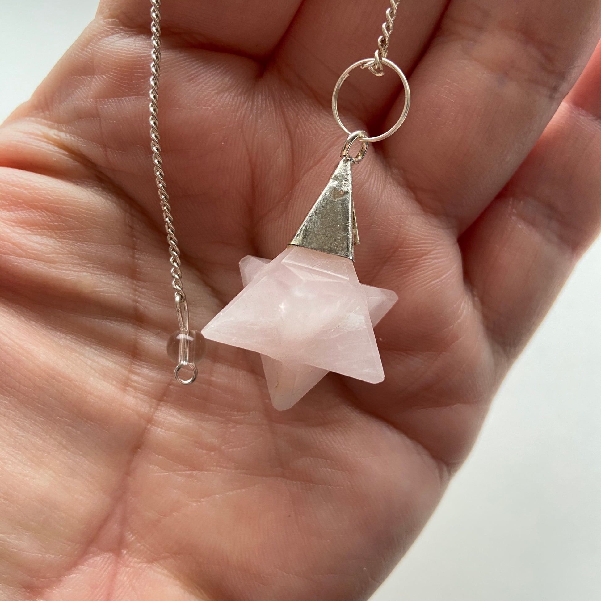 Rosakvarts merkaba pendul der skaber følelsesmæssig harmoni.