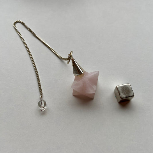 Rosakvarts merkaba pendul til selvomsorg og indre ro.