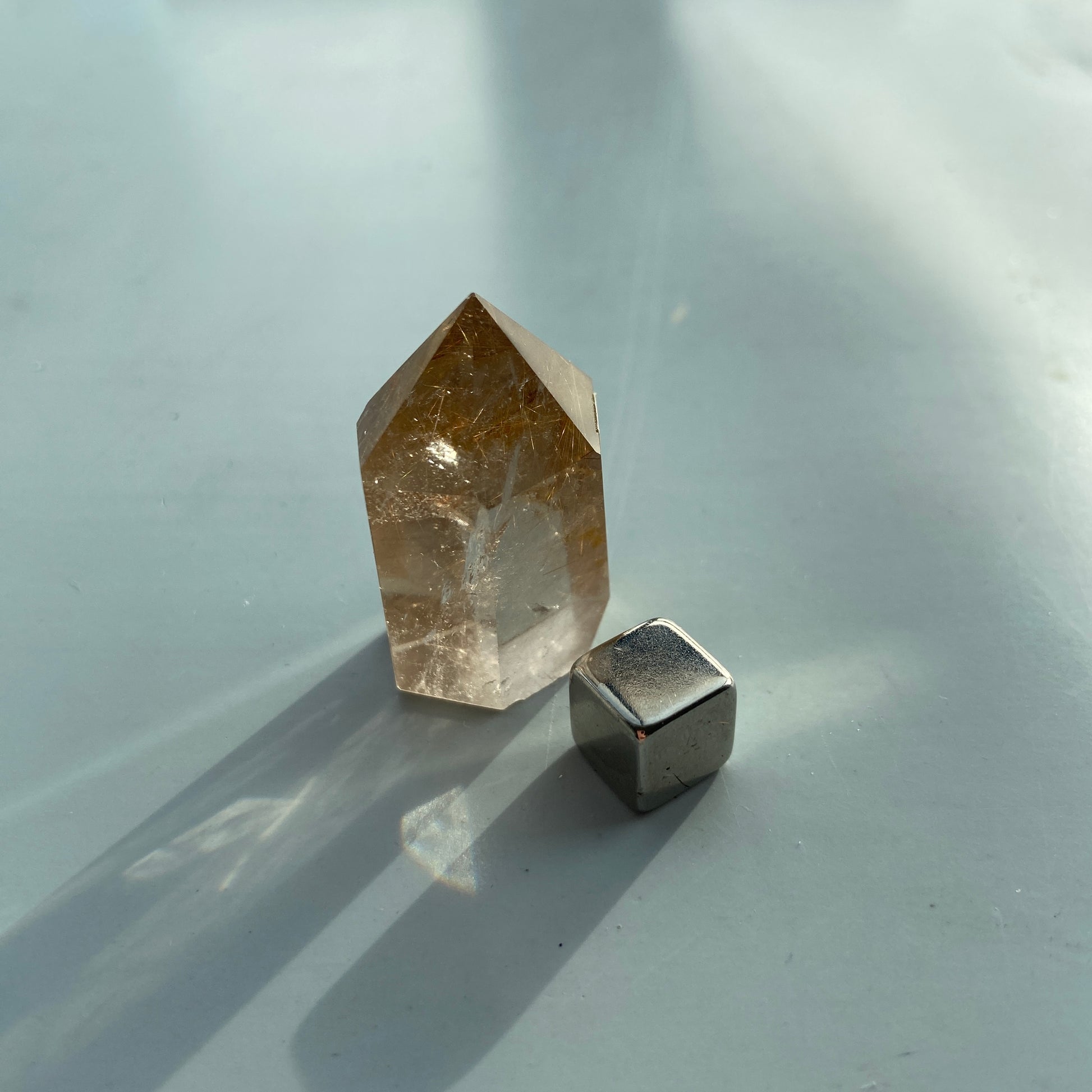 Rutilkvarts, også kaldet englehårskvarts – krystal for manifestation og højere frekvens