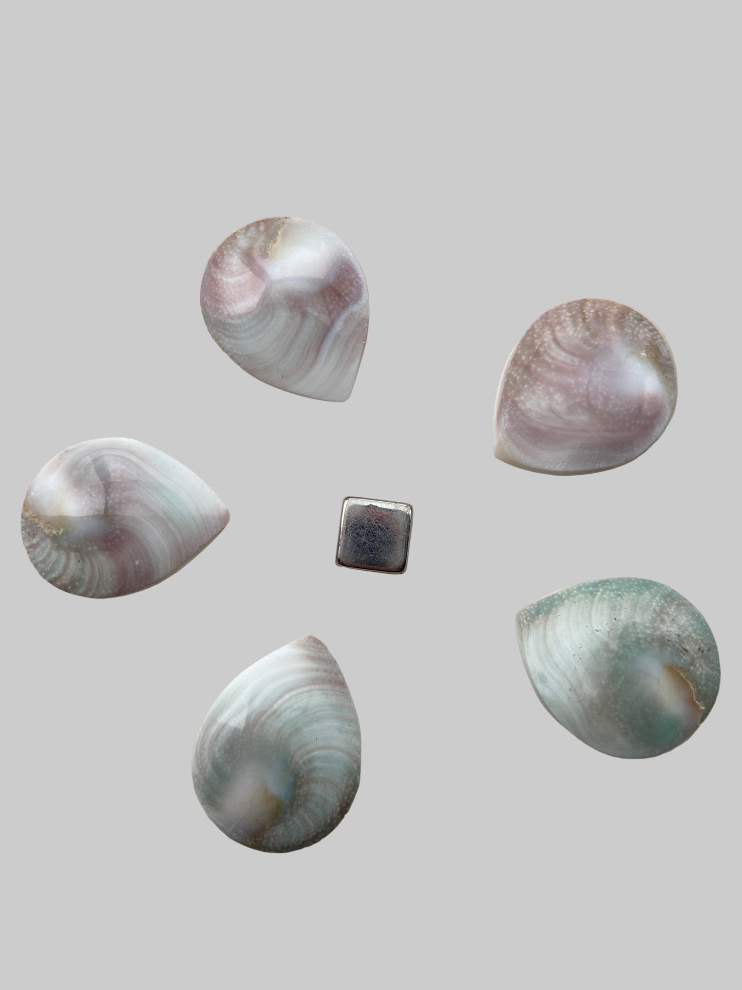 Shiva Eye figur i spidsform med symbol på indsigt og mod.