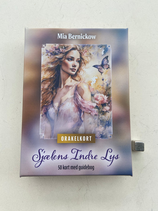Sjælens Indre Lys Orakel af Mia Bernickow – spirituelt orakelkort med lys og healing.