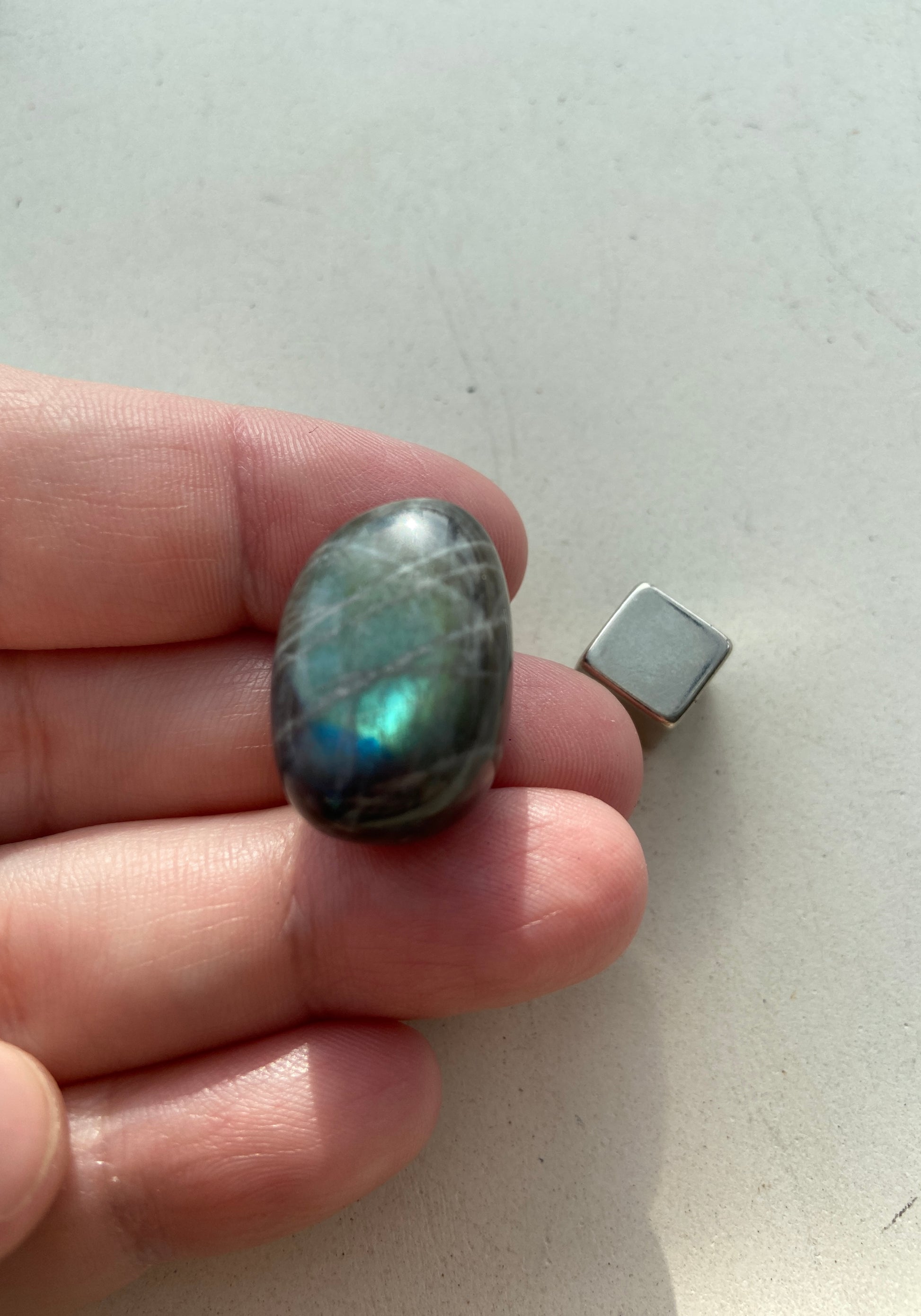 Spektrolit – styrker intuition, indre visioner og spirituel klarhed.