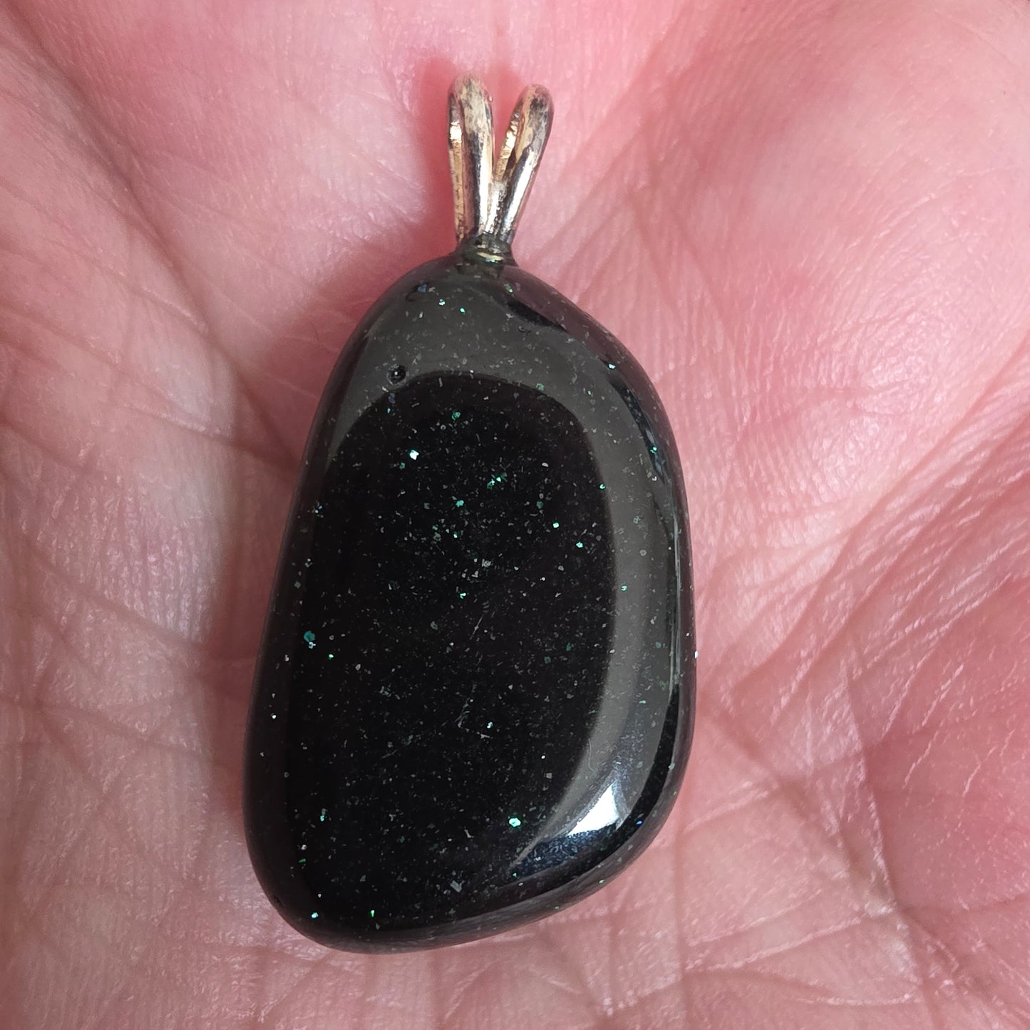 Grøn stjernesten der aktiverer solar plexus og styrker selvtillid.