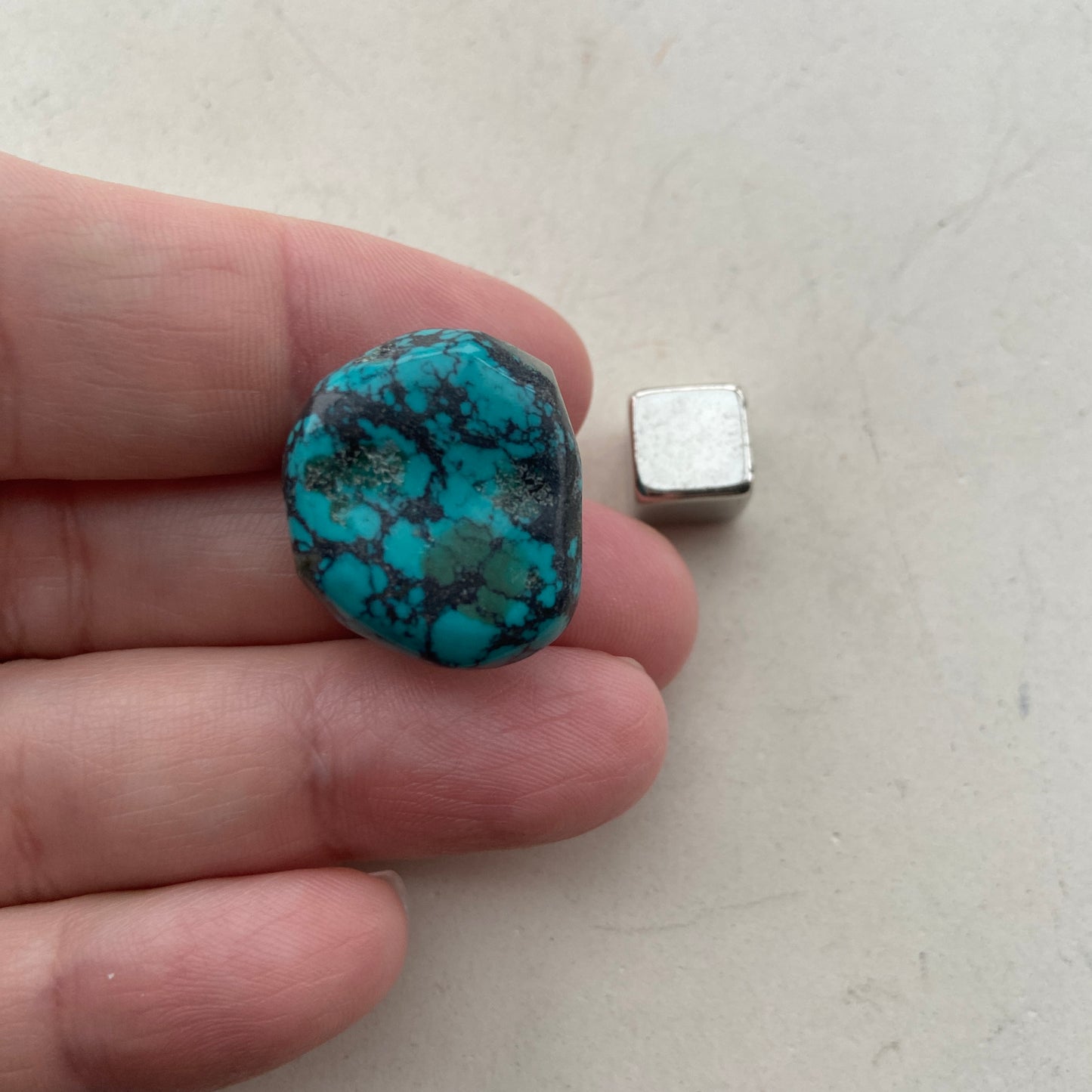 Turkis sten – åbner halschakraet og styrker kommunikation og sandhed