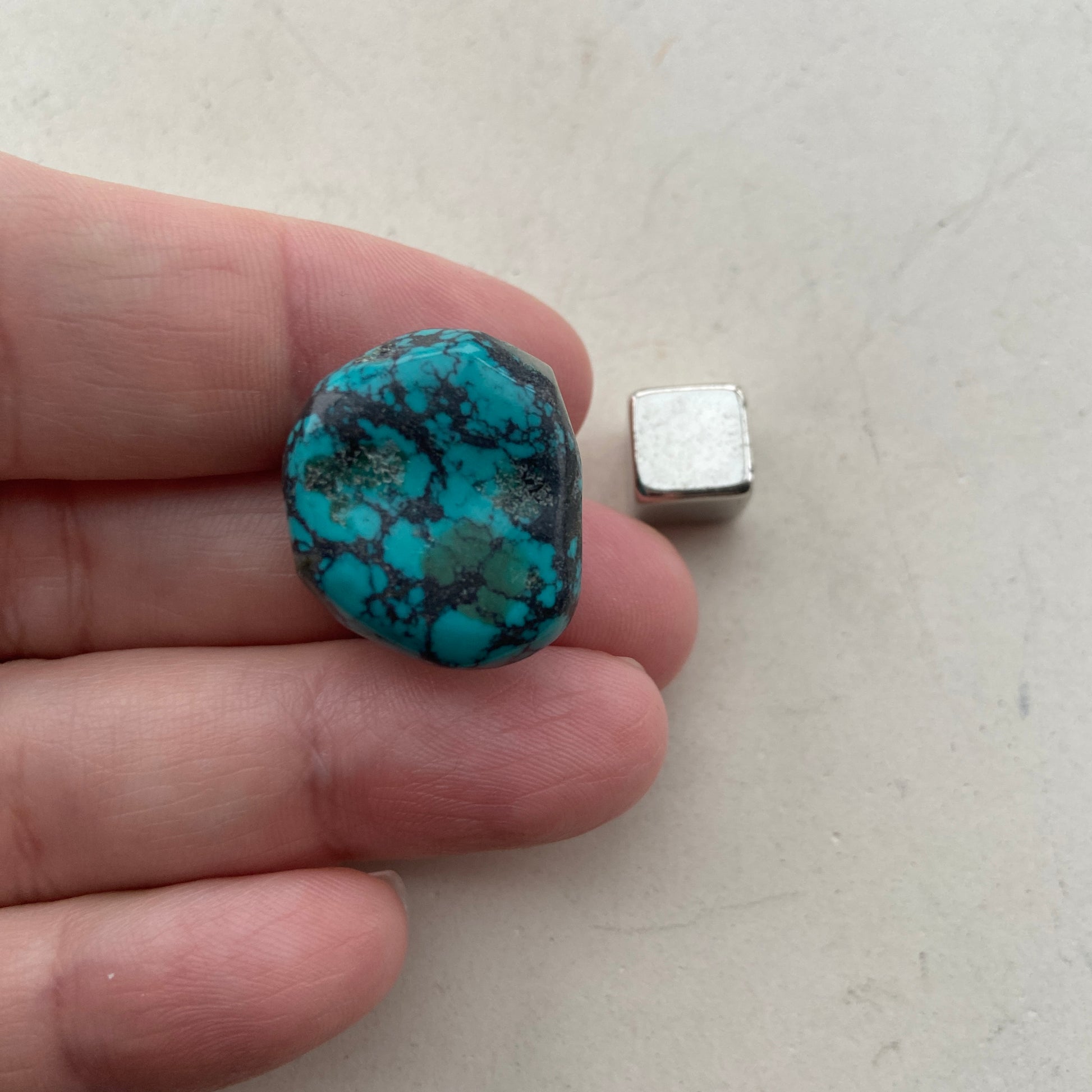 Turkis sten – åbner halschakraet og styrker kommunikation og sandhed