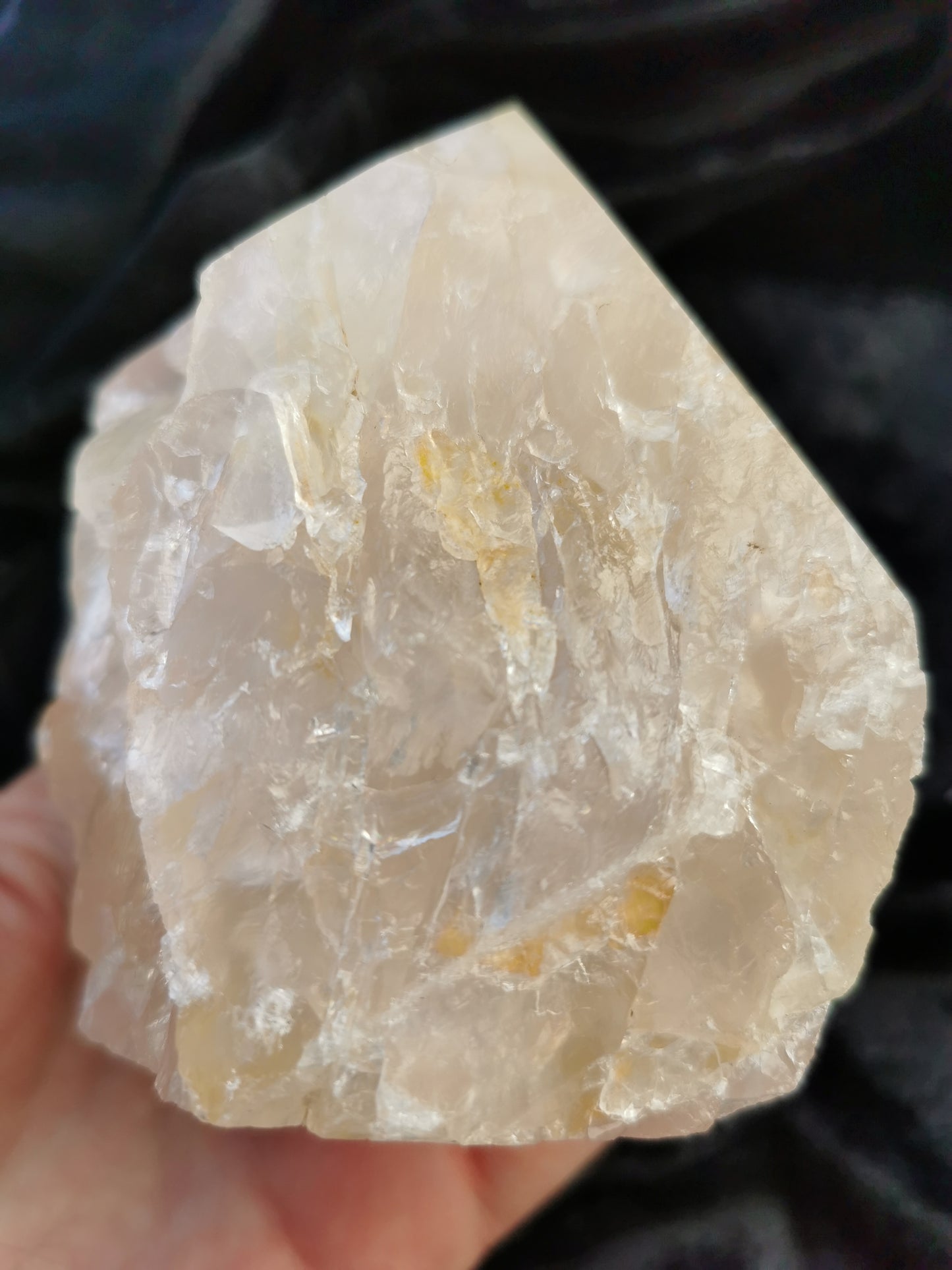 Rose quartz with Golden Healer Halvrå