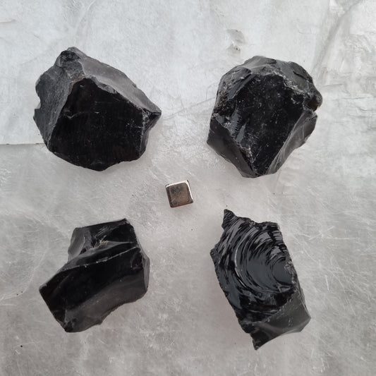 Obsidian sort rå