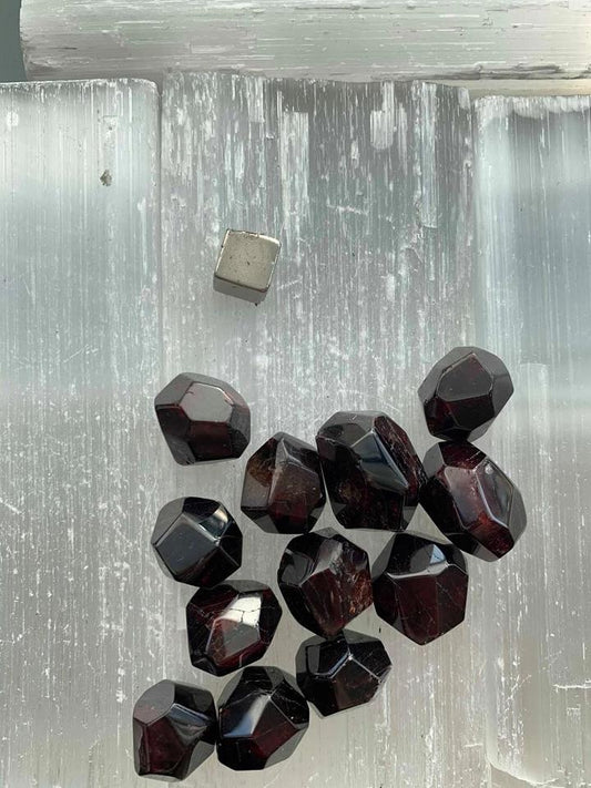 Granat Kube