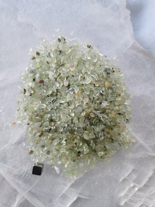 Krystalchips - Prehnit - til glasflaske (33 cl)