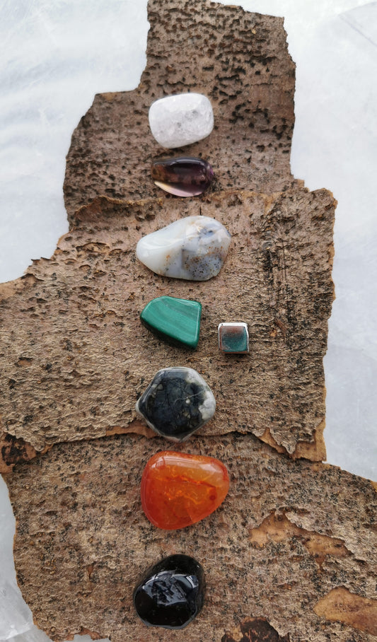 Chakra Sæt - letter uro (Turmalin Sort , Karneol, Marmor Picasso, Malakit, Agat Fjer, Ametrin og Bjergkrystal Frost)