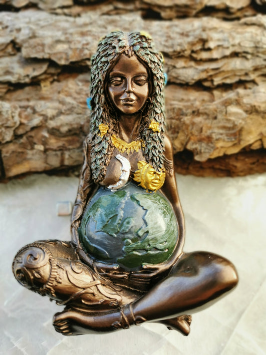 Mother Earth figure - 15 cm