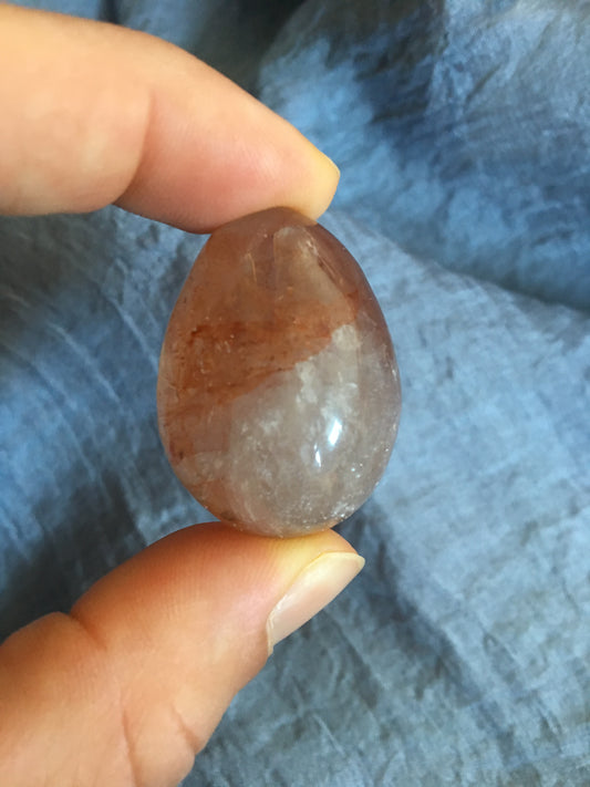 Egg - Rock crystal w. Hematoid