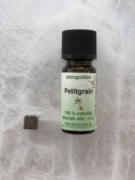 Essential oil Petitgrain